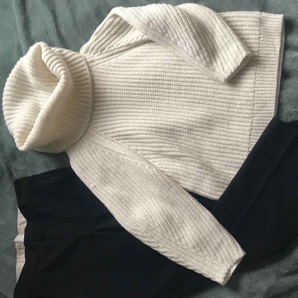 GAP sweater NWOT